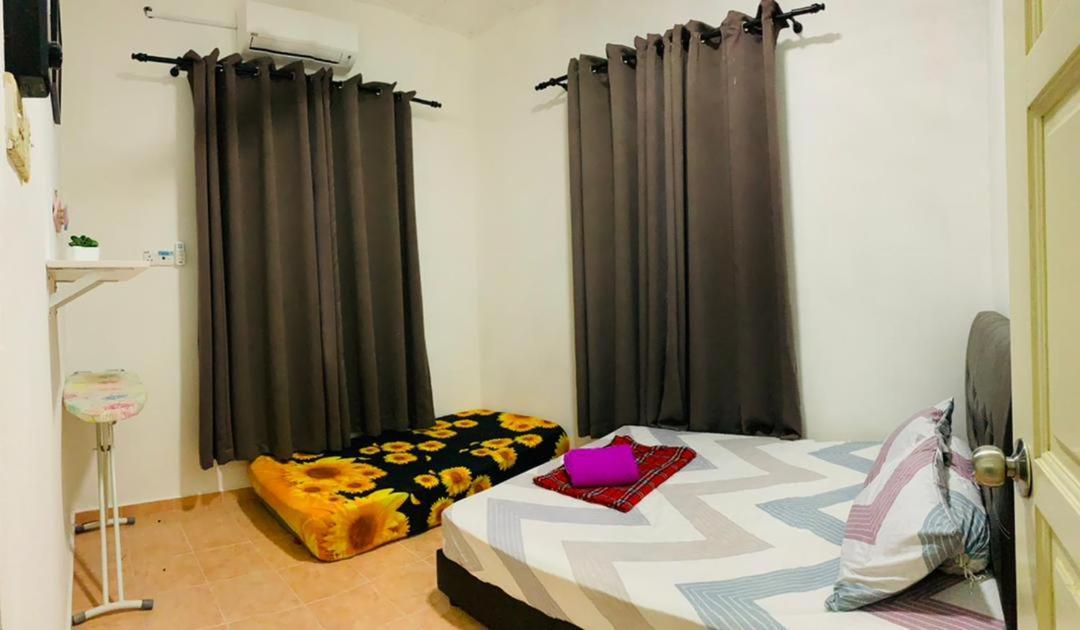 Nurul Amin Guest House Pantai Cahaya Bulan Kota Bharu Esterno foto