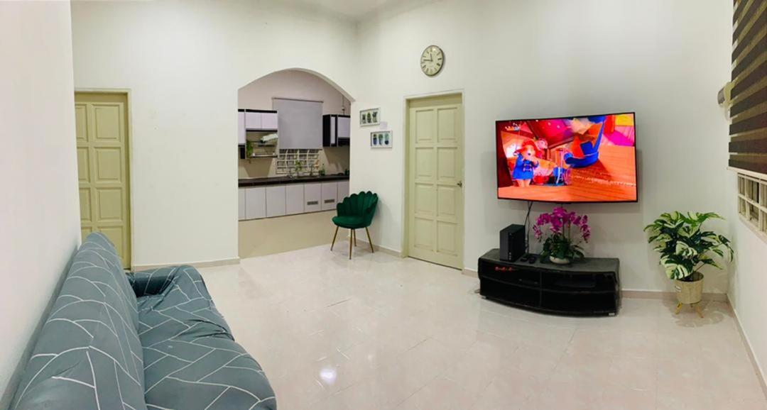 Nurul Amin Guest House Pantai Cahaya Bulan Kota Bharu Esterno foto