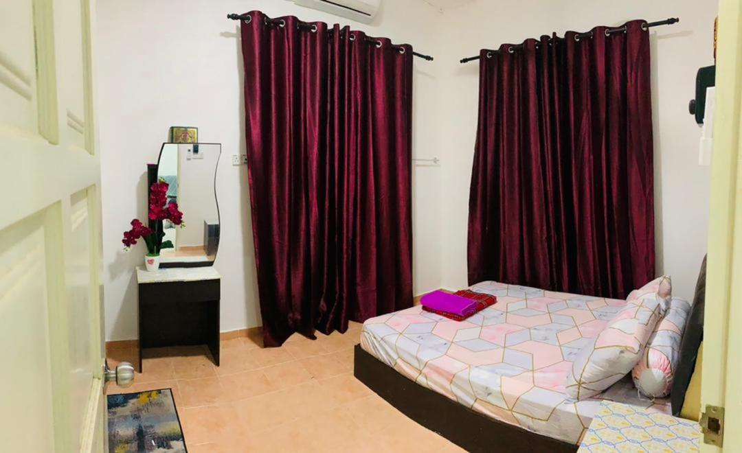 Nurul Amin Guest House Pantai Cahaya Bulan Kota Bharu Esterno foto