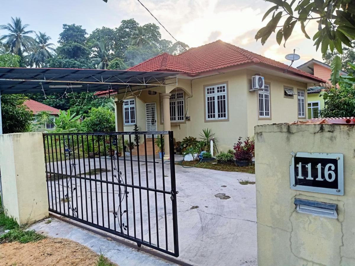 Nurul Amin Guest House Pantai Cahaya Bulan Kota Bharu Esterno foto